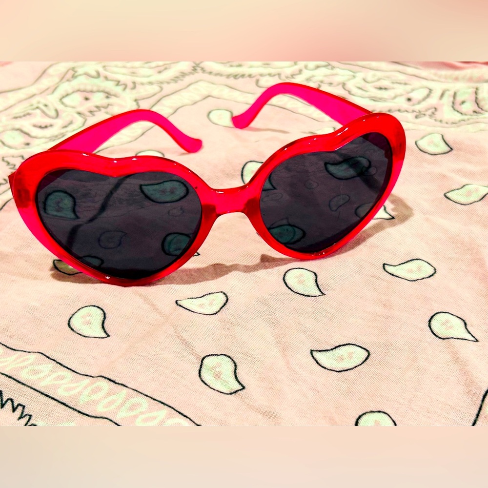 Adult heart shaped sunnies sunglasses